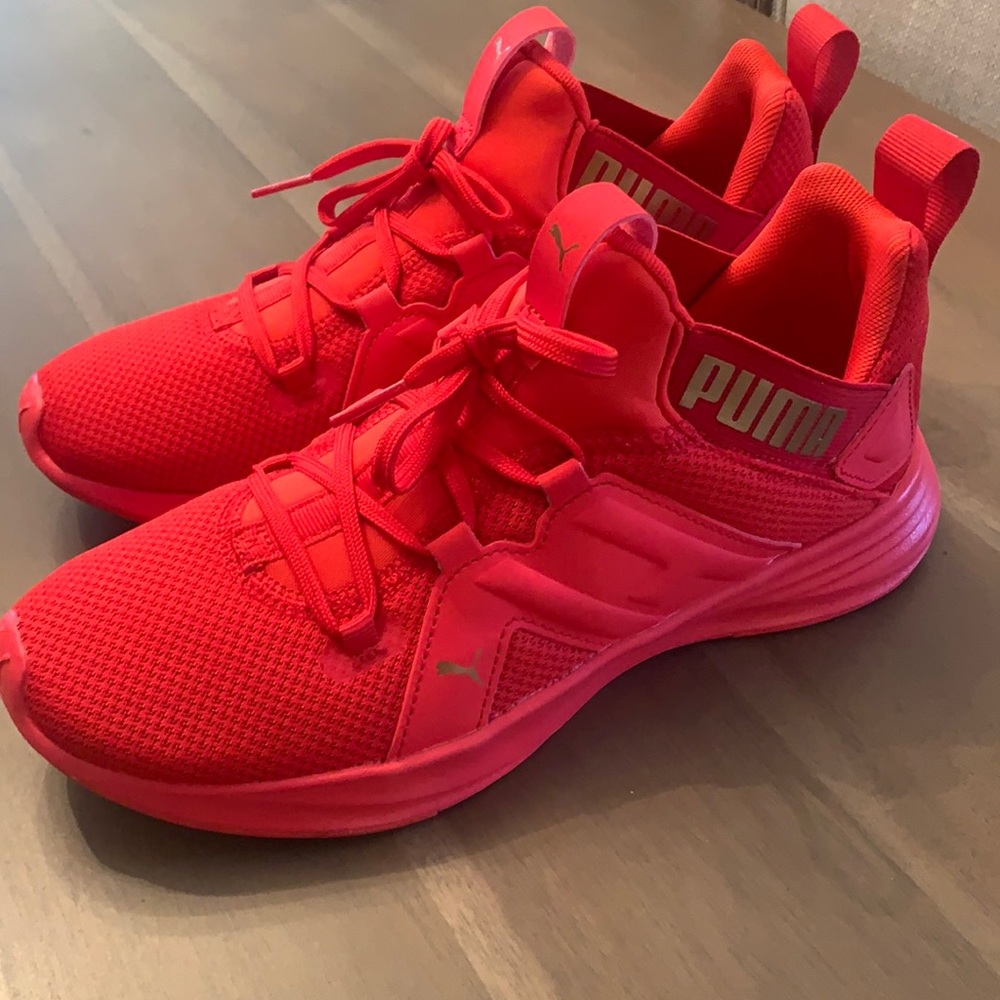 Puma size 7 sneakers